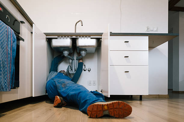 Professional Emergency Plumber technician working in Brookpark, OH